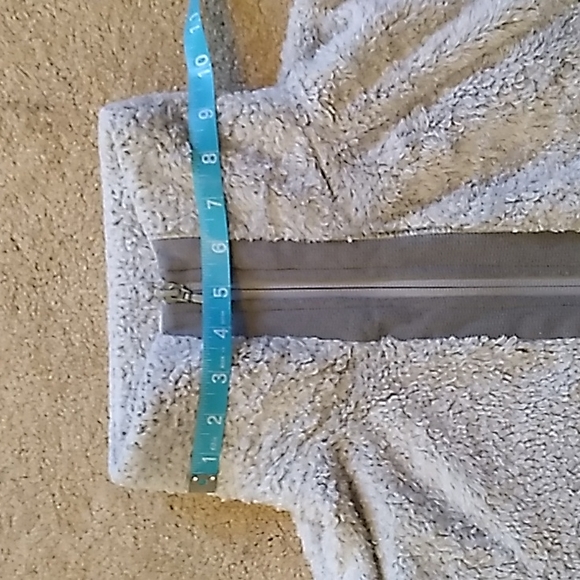 Women's Gray The North Face Fuzzy Jacket, Size S - Picture 4 of 7